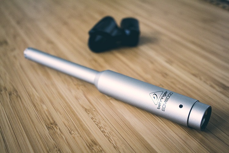 Le microphone de mesure acoustique ECM8000 de Behringer
