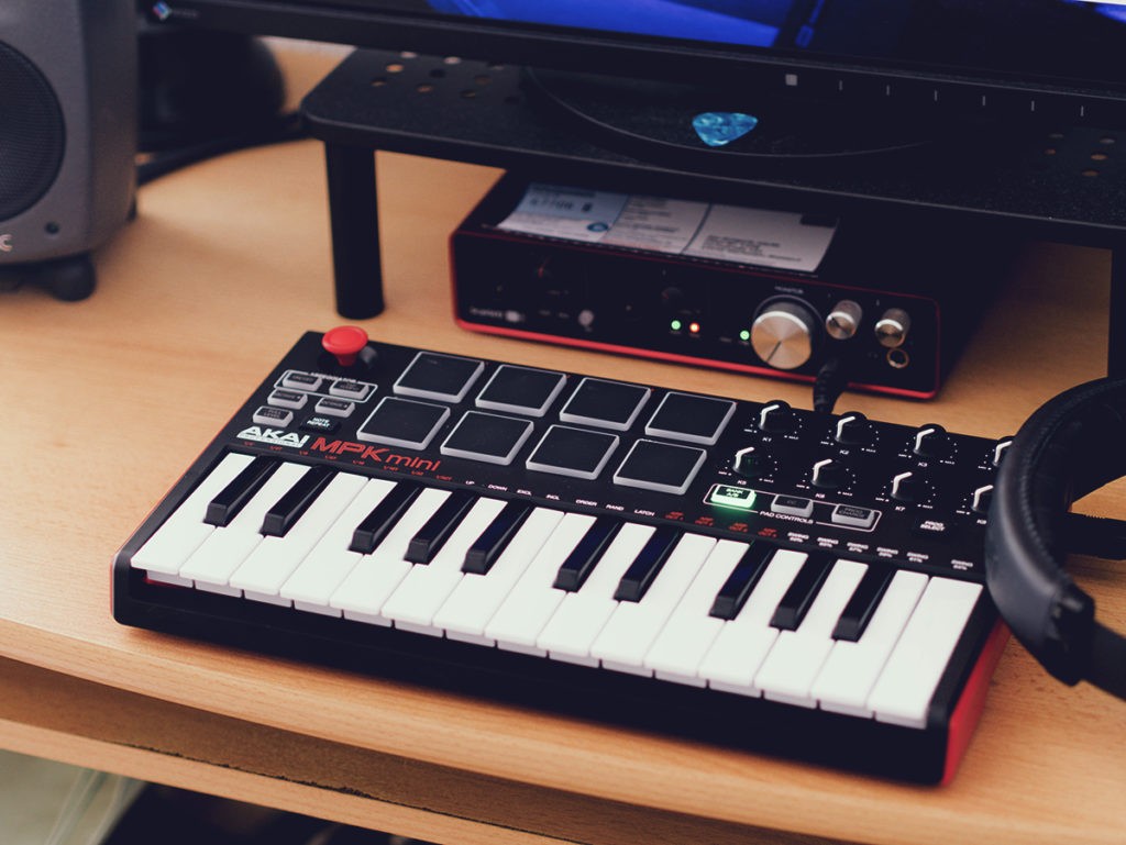 Un clavier MIDI en home studio