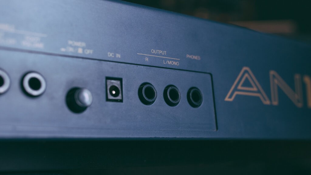 Les connectiques de sortie d'un clavier